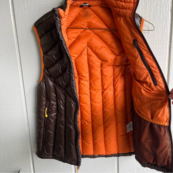Big Agnes Men’s Ways Gulch Down Vest in Brown and Orange Size S - Picture 9 of 10